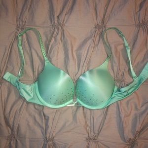 Victoria’s Secret bombshell bra